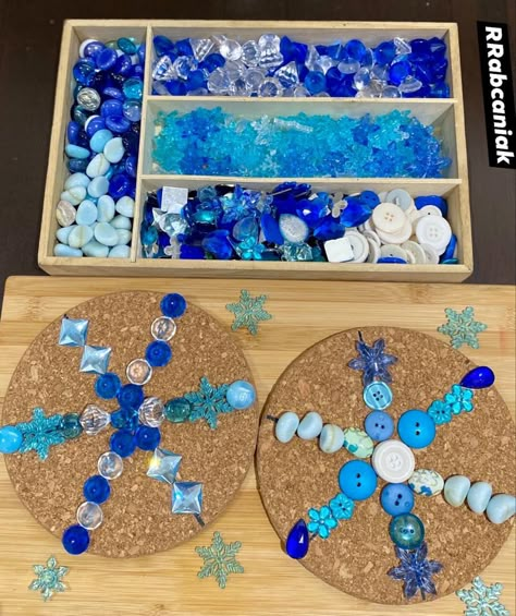 Early Years Winter Activities, Winter Construction Eyfs, Winter Discovery Center Preschool, Christmas Loose Parts Play, Reggio Inspired Christmas Activities, Winter Loose Parts, Christmas Pre K Activities, Build A Snowflake, Eyfs Christmas