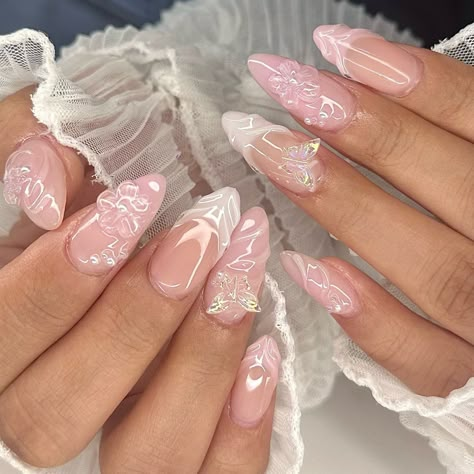 | strawb n cream 🍓 ☁️ ib @aurakanails service: ⋆ ˚｡⋆౨ৎ˚ 𝑔𝑒𝑙 𝑒𝑥𝑡𝑒𝑛𝑠𝑖𝑜𝑛 + 𝑑𝑒𝑠𝑖𝑔𝑛 𝓉𝒾𝑒𝓇 3 𝟷:𝟷 ʜᴏᴍᴇ sᴀʟᴏɴ $𝟸𝟶 ᴅᴇᴘᴏsɪᴛ ʀᴇǫᴜɪʀᴇᴅ ᴛᴏ ʙᴏᴏᴋ 🌟… | Instagram Valentines Pink Nails Acrylic, Cute Nail Gel Ideas, Gel X Nail Designs Valentines, Nail Pink Ideas, Almond Nails Rose Gold, Pink Seashell Nails, Gel Extensions Design, Nails With Cool Designs, Pink Fairy Nails