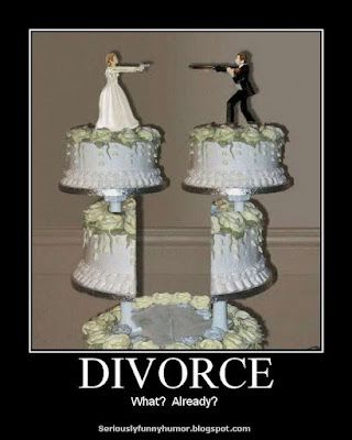 Divorce wedding cake Divorce Party Cake, Funny Grooms Cake, Divorce Cake, Tacky Wedding, Crazy Wedding Cakes, Unusual Wedding Cakes, Funny Cakes, Funny Wedding Cakes, Unusual Weddings