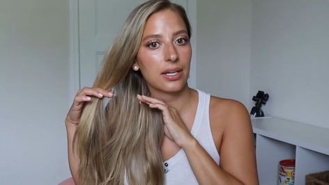 This is a guide to tying your hair up without a hair elastic. Learn how to tie your hair without a hair tie with this step-by-step video tutorial. How To Put Your Hair Up Without Hair Tie, Tying Hair Without Hair Tie, How To Put Up Hair Without A Hair Tie, How To End A Braid Without A Hair Tie, How To Do A Bun Without A Hair Tie, Kpop Short Hair, Hair Ties Tutorial, Pretty Ponytails, Step By Step Hairstyles