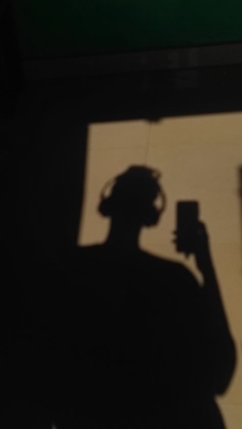 Photo Boy Profile, Boy Shadow Pic, Shadow Snap, Profile Picture Boy, No Face Pics, Boy Shadow, Man Shadow, Picture Boy, Boy Profile