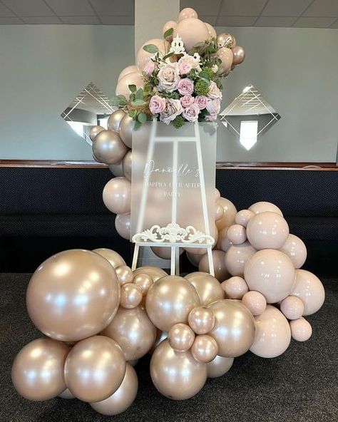 Balloon Garland Welcome Sign, Balloon Easel Display, Easel Balloon Garland, Easel With Balloons, Easel Decoration Ideas, Balloon Easel, Easel Ideas, Balloon Styling, Baby Shower Girl Diy