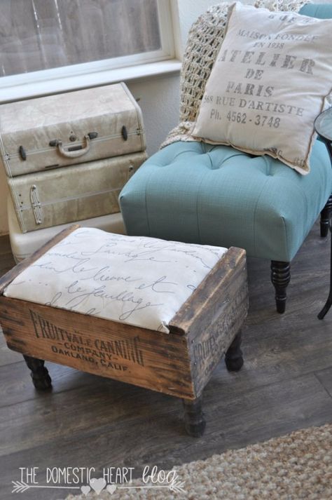 Brilliant DIY Decor Ideas for The Bedroom - Vintage Crate DIY Footstool - Rustic and Vintage Decorating Projects for Bedroom Furniture, Bedding, Wall Art, Headboards, Rugs, Tables and Accessories. Tutorials and Step By Step Instructions http:diyjoy.com/diy-decor-bedroom-ideas Diy Footstool, Cheap Bookshelves, Wine Crates, Vintage Crates, Crate Diy, Vintage Crate, Crate Ideas, Wine Crate, Diy Furniture Ideas