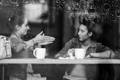 People Drinking Coffee, Coffee Photography, We Are The World, Productive Day, Types Of Photography, Coffee And Books, Candid Photography, Human Emotions, Street Photo