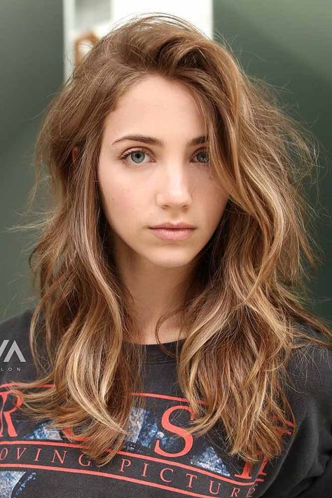 Side Swept Bangs For Long Hair #sidesweptbangs #longhair #haircuts V Cut Hair, Cinnamon Hair, V Hair, Emily Rudd, Wavy Hairstyle, Lighter Hair, Hair Color Light Brown, Hairstyle Inspiration, Brown Hair Balayage