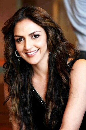 Esha Deol 81 Face For Drawing, Esha Kansara, Esha Deol, Long Hair Princess, Angelic Energy, Allu Arjun Hairstyle, Mermaid Waves, Photo Stills, Hema Malini