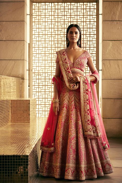 Photo By Frontier Raas - Bridal Wear Frontier Raas, Lehenga With Price, Simple Indian Suits, Designer Bridal Lehenga Choli, Kerala Bride, Indian Fashion Trends, Pakistani Style, Designer Bridal Lehenga, Lehenga Online