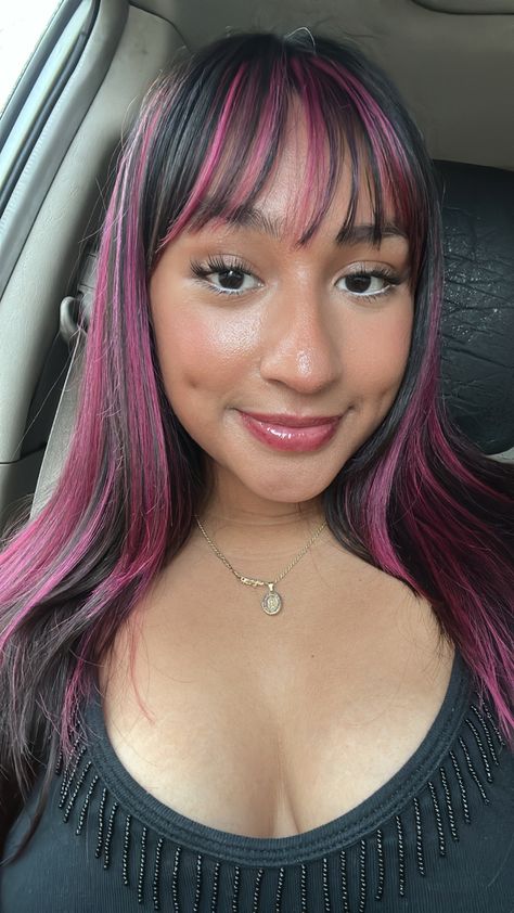 Pink Highlights With Bangs, Pink Highlights Black Women, Pink Hair Streaks Black Hair, Brown Hair Pink Streaks, Pink Highlights Black Hair, Pink Highlights On Dark Hair, Chunky Pink Highlights In Brown Hair, Pink Highlights On Brown Hair, Pink Streaks In Hair