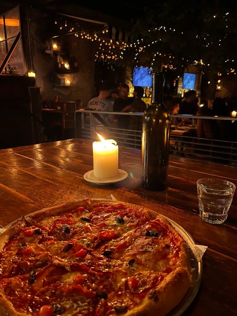 Candles, candle light dinner, pizza, wine, italy vibes, toronto, night out, girls night, date night, cozy vibes Christmas Wine Night, Candle Light Dinner Aesthetic, Pizza Date Aesthetic, Pizza Date Night, Dinner Date Aesthetic, Dinner Pizza, Pizza Date, Ny Pizza, Pizza Dinner