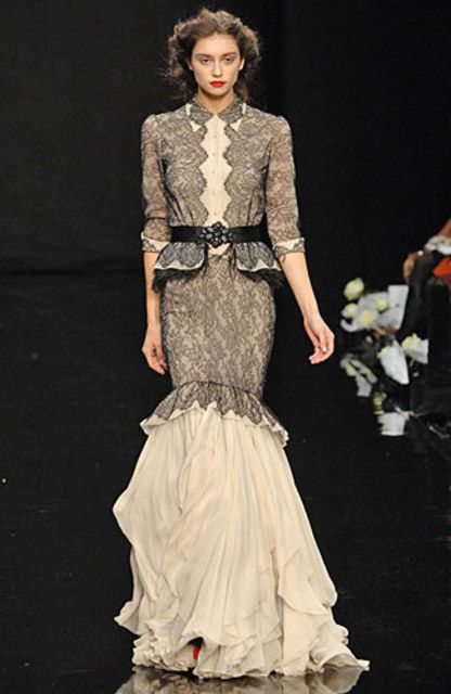 Jenny Packham fall 2008  "Let's wear something long and elegant." Edwardian Inspired Fashion, Unusual Clothing, Belle Epoque Fashion, Belle Epoch, Concert Dresses, London Fall, High Fashion Dresses, Daily Outfit Inspiration, Modern Victorian