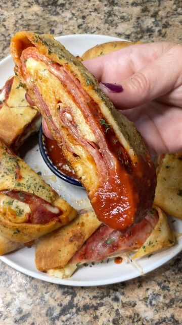 Carman Wilken on Instagram: "Italian Stromboli 😮‍💨. Perfect for dinner or a gameday snack! #stromboli #pizza #easyrecipe #dinner #gameday #nfl #football #yum @MidsSauce" Savory Snacks For Kids, Chicken Ranch Burgers, Italian Stromboli, Crescent Roll Recipe, Dinner For 1, Stromboli Pizza, Cruffin Recipe, Ranch Burgers, Rice Pizza