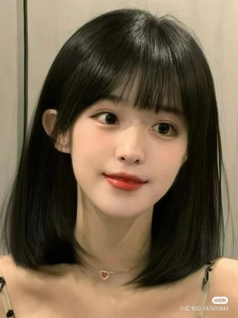 Korean Hairstyle Bangs, Korean Medium Layered Haircut With Bangs, Korean Haircut For Chubby Face, Korean Medium Haircut With Bangs Layers, Short Hair Styles Korea With Bangs, Ulzzang Short Hair With Bangs, Korean Short Hair For Chubby Face, Black Hair With Bangs Korean, Anime Bangs