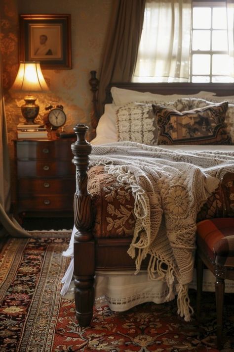 Old Bedroom Decor, Antique Bedroom Decor, Vintage Decor Ideas, Fall Bedroom Decor, Antique Bedroom, Fall Bedroom, Cottage Bedroom, Aesthetic Home, Decoration Inspiration