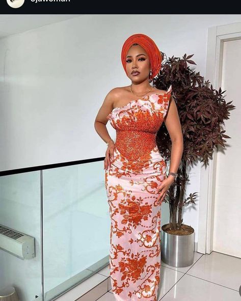 Damask Gown Styles Nigeria, Owanbe Styles For Lace, Brocade Asoebi Styles, Brocade Asoebi, Asoebi Lace Styles Classy, Flare Gown Styles, Asoebi Dress, Nigerian Lace Dress, Nigerian Lace Styles Dress