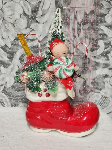 Vintage Christmas Assemblage Ideas, Santa Boots Diy Christmas Decor, Christmas Vinyettes, Vintage Arrangements, Christmas Dioramas, Vintage Christmas Diy, 2024 Holidays, Christmas Assemblage, Upcycled Christmas