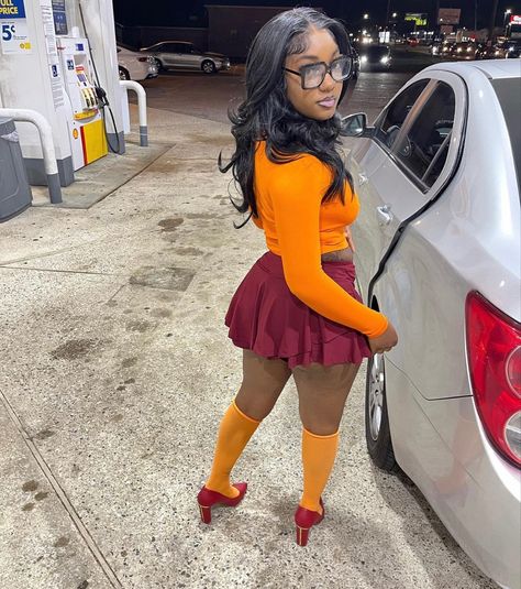 Baddie Velma Costume, Black Velma Costume, Corset Top Halloween Costumes, Velma Costume Black Women, Black People Costumes, Halloween Costumes Velma, Velma And Shaggy Costume, Halloween Costumes Characters, Baddie Halloween Costume Ideas