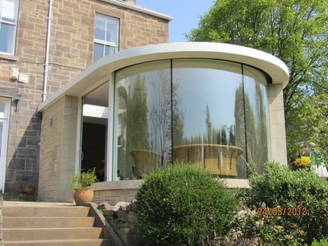 Curved Glass Wall, Curved Windows, Bungalow Conversion, Round Room, Glass Wall Design, Art Deco Houses, Mobile Architecture, Wall Design Ideas, Mark Smith