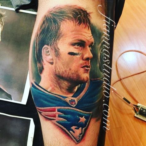 Legendary Tom Brady tattoo Tom Brady Tattoo, Patriots Tattoo, Chris Long, New England Patriots Football, Patriots Football, Aaron Rodgers, Face Tattoos, Celebrity Tattoos, Face Tattoo