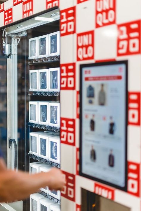 Uniqlo is giving retail a new look. Uniqlo Visual Merchandising, Uniqlo Collaboration, Uniqlo Cotton Long Sleeve Shirt, Uniqlo Graphic Print T-shirt, Uniqlo Heattech, Loose Change, Vending Machines, You Loose, Photo Box