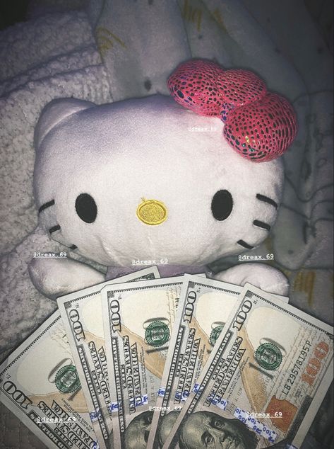 Rich Hello Kitty, Hello Kitty Aesthetic Grunge, Hello Kitty Money, Hello Kitty Decorations, Hello Kitty Imagenes, Hello Kitty Photos, Hello Kitty Wallpaper Hd, Pink Wallpaper Hello Kitty, Hello Kitty Y2k