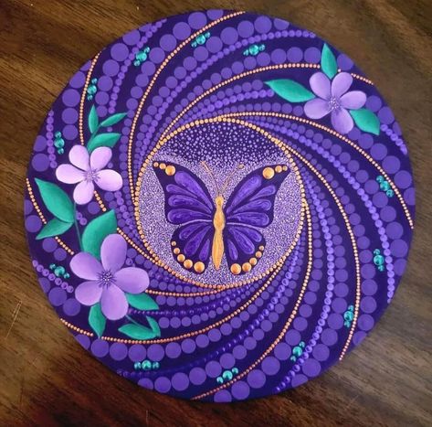 Butterfly Mandala Dot Painting, Dot Painting Ideas, Mandala Dotting, Mandala Painted Rocks, Mandala Rock Art, Mandala Dot Art, Mandala Art Therapy, Lippan Art, Mandala Art Lesson