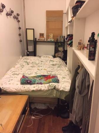 (99+) Bushwick, Brooklyn. $950.00 “long and narrow” “quite cozy” “very high ceilings” – @theworstroom on Tumblr Poor Bedroom, Poor Apartment, Poor Room, Cool Floor Plans, Green Bedroom Aesthetic, Small Room Organization, Organization Apartment, Apartment Hunting, Top Bunk