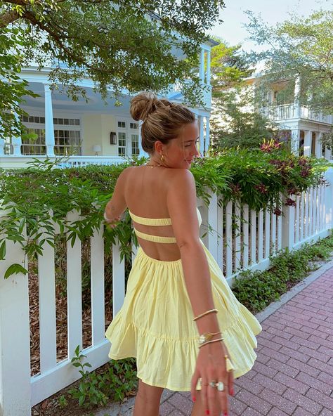 This shade of yellow all summer long !!!🌞🍋🌼 Shades Of Yellow, Summer Wardrobe, Fancy Dresses, Diva, Casual Outfits, Summer Dresses, Yellow, Wardrobe, Dresses