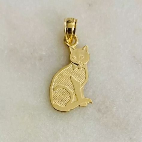 Elevate your style with these stunning beauty pendants in 925 sterling silver and 14K yellow gold plating 🌟 Perfect for weddings, birthdays, and more! #BeautyPendants #SterlingSilver #GoldPlated ✨ Cat Pendant, Cat Charm, Cat Pendants, Fine Jewellery Necklace, My Cat, Real Gold, Charm Pendant, Custom Jewelry, Sensitive Skin