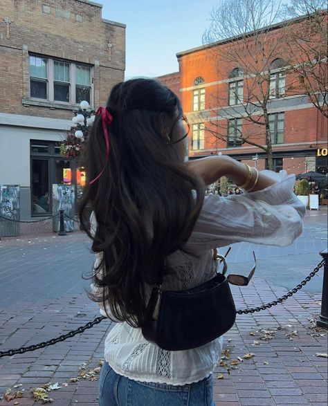 long layers, bow hairstyle Interview Hairstyles Medium, Hairstyles For All Hair Types, Preppy Hairstyles, Concert Hairstyles, Fairy Hair, Bow Hairstyle, Ribbon Hairstyle, Hair Stylies, Work Hairstyles