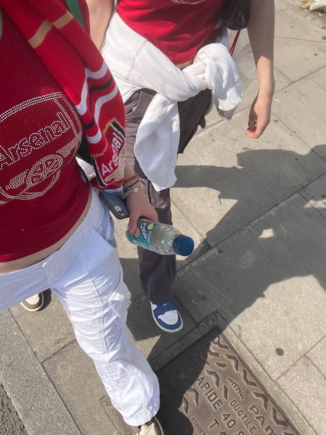 Cargos Outfit, Arsenal Goal, Arsenal Wallpapers, Football Girlfriend, Drip Fits, Cargo Outfit, Arsenal Players, Adorable Homes Game, London Aesthetic