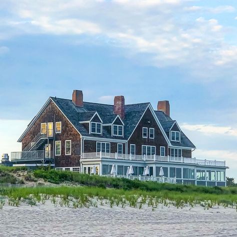 Southampton for the Season on Instagram: “Monday oceanfront magic.” Southampton Aesthetic, Hampton Wedding, Stone Homes, Southampton New York, Coastal House, Colonial Exterior, Dream Beach Houses, Nancy Meyers, Beach Homes