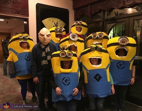 Minions Costume Group, Minions Halloween Costume Group, Halloween Minions, Minion Group Costume, 2 Person Halloween Costumes, Funny Group Costumes, Gru And Minions, Minion Characters, Meme Costume