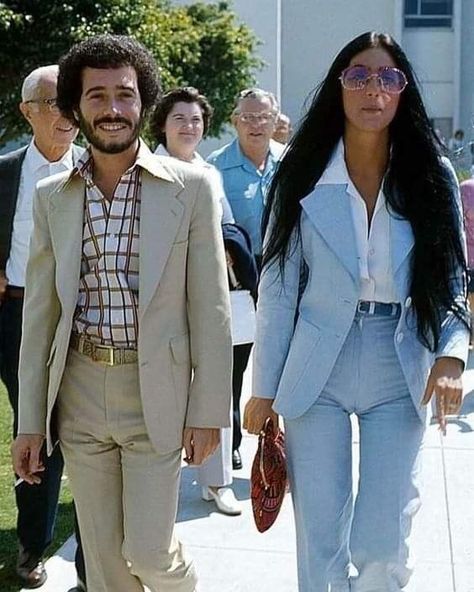 Young Cher Outfits, Cher 1970s, 70s Cher, Young Cher, Cher 70s, Cher Fashion, Hot Singers, Laura Nyro, David Geffen