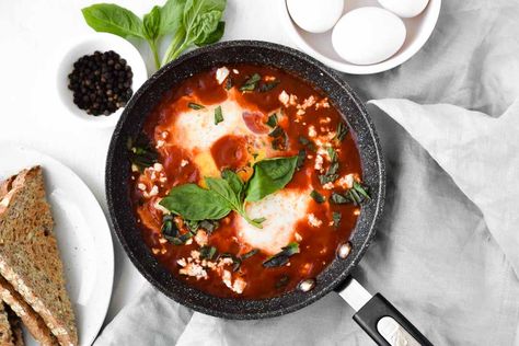 Easy Stovetop Shakshuka Stovetop Shakshuka, Sweet Tomato Sauce, Fresh Basil Recipes, Shakshuka Recipes, Chicken Souvlaki, Oven Baked Chicken, So Many People, Crushed Tomatoes, Poached Eggs