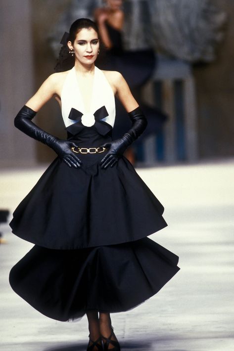 (2) Fashion Classic: CHANEL Haute Couture Spring/Summer 1987 | Lipstick Alley Vintage Runway Fashion, Witchy Dress, Chanel Runway, Classic Chanel, 90s Runway Fashion, Chanel Dress, Fashion Journals, Chanel Haute Couture, Edgy Outfits