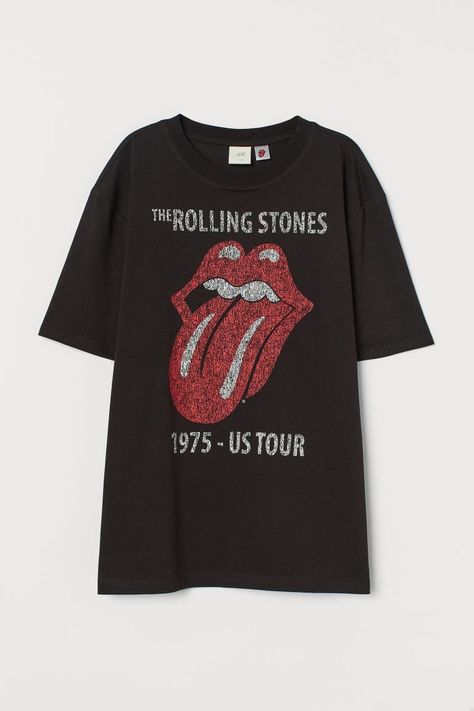 Rolling Stones Shirt, Funny T Shirt Sayings, Fashion Hairstyles, Vintage Band Tees, Rock Shirts, Cut Tshirt, Rock Band, Outfits Casuales, Rolling Stones