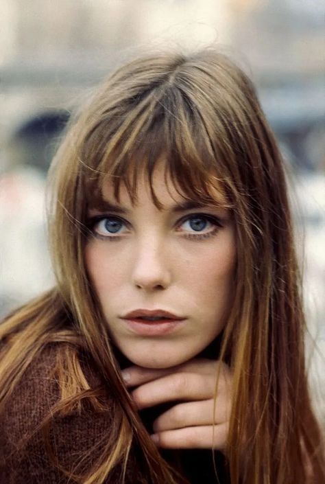 What Are Birkin Bangs? Hermès Muse Jane Birkin’s Wispy Hairstyle Trend Jane Birkin 60s Fashion, Jame Birkin Hair, Jane Birkin Haircut, Birkin Haircut, 60s Fringe Bangs, Bangs On Small Forehead, Jane Birkin 60s, Birkin Hair, Wispy Bangs Haircut