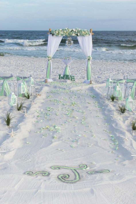 Mint And White Wedding, Beach Wedding Mint Green, Mint Green And White Wedding Decor, Mint Green Decor Wedding, Wedding Mint Green Decoration, Mint Color Wedding Theme, Mint And Silver Wedding, Mint Green Theme Wedding, Mint Green Wedding Theme Decoration