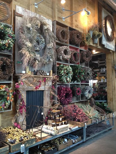 Wreaths Flower Shop Display, Garden Center Displays, Flower Shop Interiors, Ideas For Flowers, Flower Shop Decor, Flower Shop Design, Vibeke Design, Flower Shops, Flowers Shop