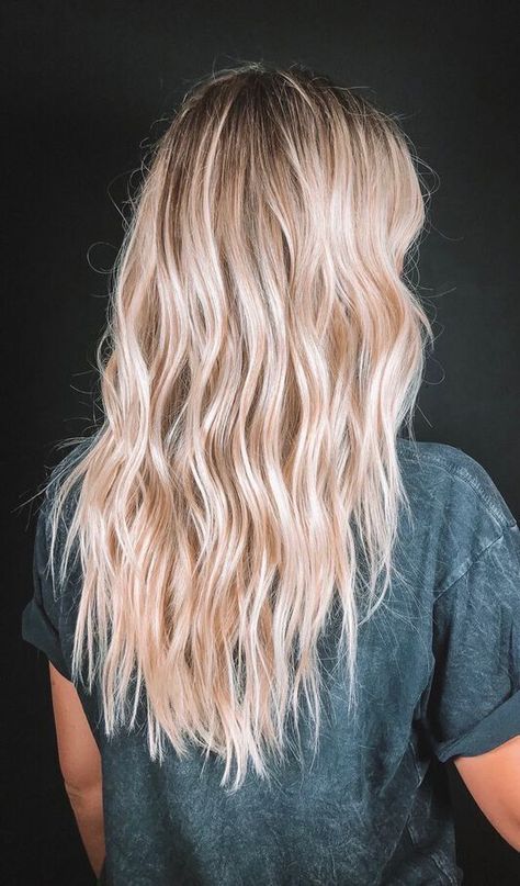 Beach Hair Color Blonde, Brighter Blonde Hair Highlights, Blond Beach Hair, Beach Blonde Hair Balayage, Cali Blonde Hair, Blonde Hair Bayalage, Hair Dye Ideas Blonde, Beach Blonde Balayage, Blonde Beach Hair