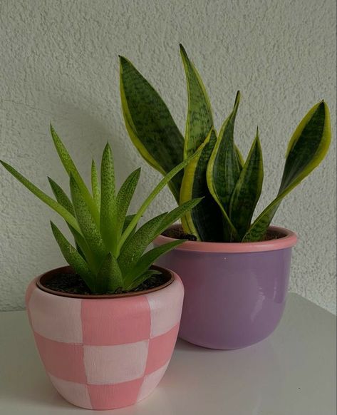 Danish Pastel Plant Pot, Aesthetic Pots For Plants, Pastel Plant Pots, Pink Flower Pot Ideas, Painting Flower Pots Aesthetic, Aesthetic Flower Pot Painting, Simple Flower Pot Painting, Clay Pot Ideas Aesthetic, Painting Pots Aesthetic