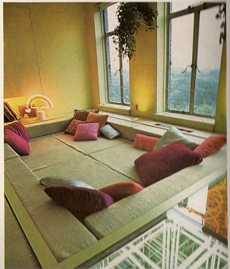 70s Pictures, Conversation Pit, 70s Interior, Sunken Living Room, 70s Aesthetic, Aesthetic Retro, Hippie Life, Hippie Vibes, Retro Interior