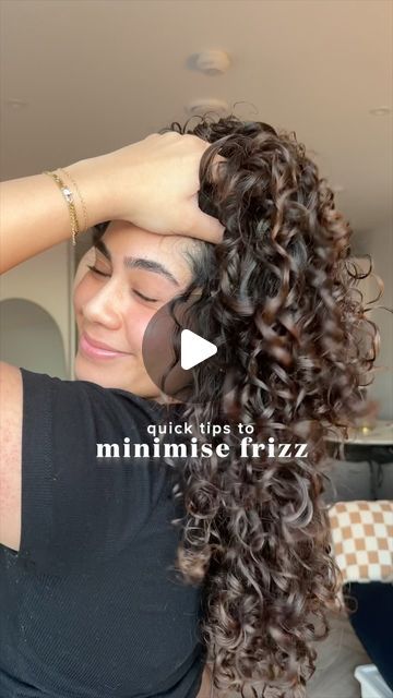 Keisha Kira on Instagram: "THE easiest ways to get more definition and less frizz💚 ad One of the most asked questions I am asked is the best way to get rid of frizz - so I have tried to narrow it down to 12 easy tips that I use when I know for sure I want a super defined and minimal frizz wash! Just to be super clear though, curly hair is always likely to come with at least a little frizz - and its very normal. I still have a touch of frizz even after all those steps! However, its way less than if I skipped out on them all💓 please don’t bully yourself over frizz, it really is normal I used all @curlsmith_official products for this washday! I started with: 💚@curlsmith_official frizz rescue duo conditioner 💓To prep and prime my curls and add moisture Then followed with: 💚@curlsm How To Get Rid Of Frizz In Curly Hair, Stop Frizzy Hair Curls, How To Get Rid Of Frizz, Frizzy Curly Hair, Frizz Free Curls, Curly Hair Types, Frizz Free Hair, Most Asked Questions, Wavy Curly Hair