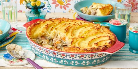 Leftover Turkey Shepherds Pie, Left Over Turkey Ideas, Shepards Pie Recipes, Freezer Meals Breakfast, Church Potluck Dishes, Holiday Cooking Thanksgiving, Turkey Leftover Recipes, Pioneer Woman Recipes Dinner, Turkey Shepherds Pie