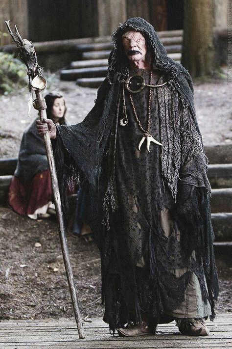 Druid Robes, Viking Series, Vikings Tv Show, Vikings Tv Series, Viking Life, Vikings Tv, Bracelet Viking, Wiccan Witch, Film Disney