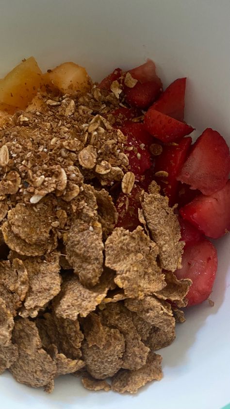 That girl, breakfast, healthy lifestyle All Bran Flakes, Bran Flakes, Delicious Healthy Breakfast Recipes, Fruit Granola, Delicious Healthy Breakfast, Healthy Breakfast Recipes, Get Healthy, Weight Gain, Granola