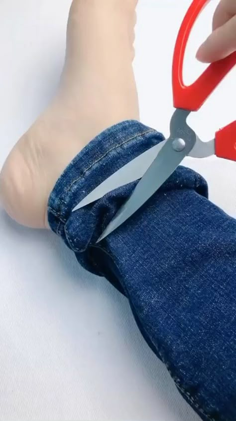 Simpul Dasi, Projek Menjahit, Sewing Alterations, Clothes Life Hacks, Clothes Organization Diy, Clothes Hacks, Hem Pants, Diy Fashion Hacks, Diy Clothes Life Hacks