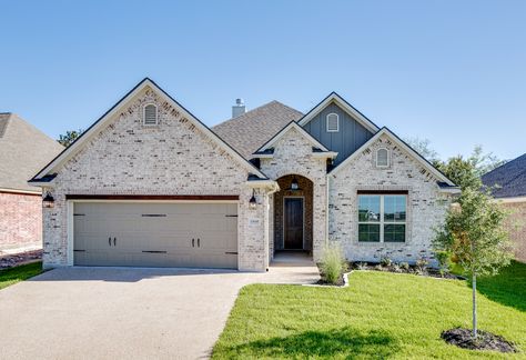 White smear brick stain brick Painted garage door with hardware Brick Home With Garage, Acme Brick Colors Houses, Brick And Hardy Plank Exterior, Brick Homes Exterior, Brick Houses Exterior, Painted Garage Door, Stain Brick, Brick And Siding Exterior, Exterior Garage Door