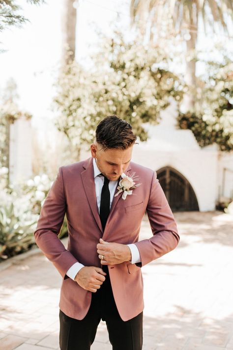 Groom wedding style with pink suit jacket - Sydney Bliss Photography | You'll Love The Boho Touches At This Modern Elopement. A Classic Black and White Wedding Color Palette is Elevated to A Contemporary Look - Belle The Magazine Pink Men Wedding Outfit, Groom Mismatched Suit, Wedding Suits Men Boho Style, Grooms In Colored Suits, Rose Tuxedo Wedding, Mens Wedding Colors, Colored Wedding Suits Men, Groom Suit Color Schemes, Pink Mens Wedding Suit