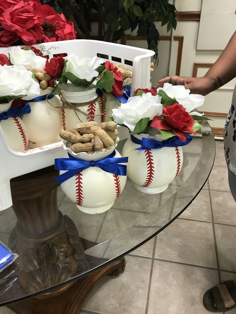 Baseball Vase Centerpiece, Dodgers Centerpieces Ideas, Baseball Theme Party Centerpieces, Baseball Theme Centerpiece Ideas, Baseball Birthday Party Centerpieces, Baseball Party Centerpiece Diy, Rookie Of The Year Centerpiece Ideas, Dodger Centerpieces Ideas, Dodgers Party Decorations